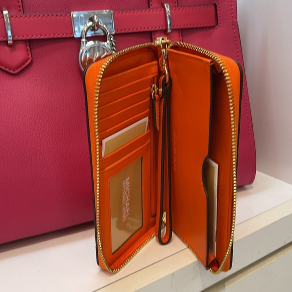 MICHAEL KORS LARGE FLAT MULTIFUNCTION PHONE CASE WALLET WRISTLET
POPPY
NWT - Picture 10 of 16